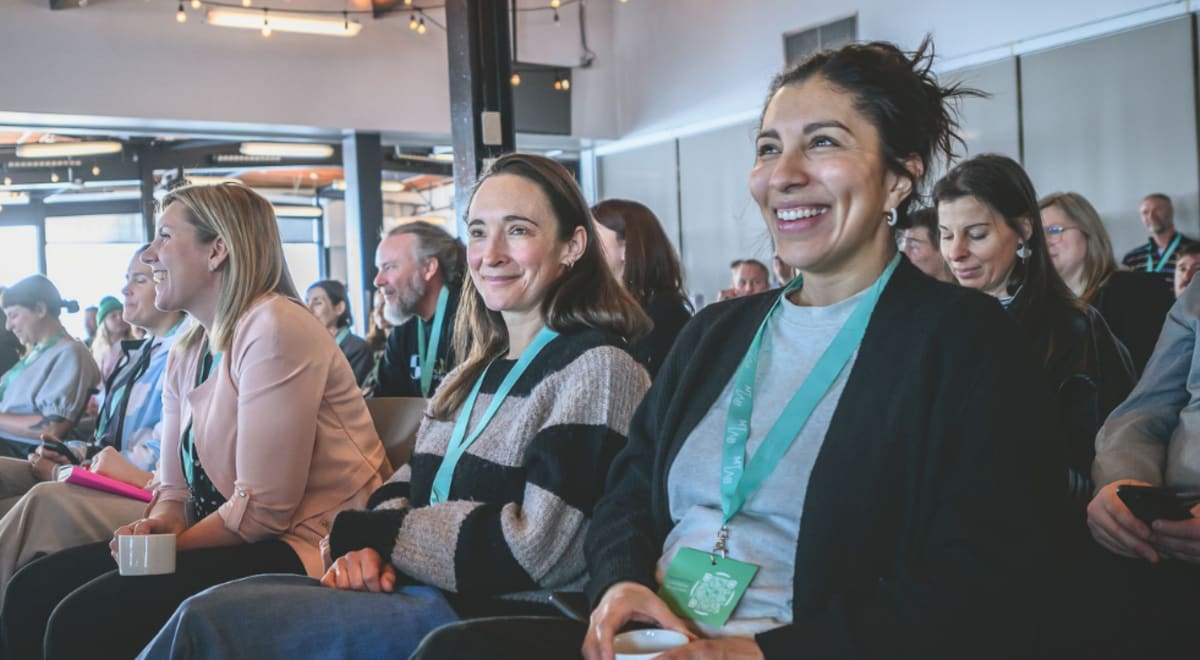Spectateurs dans une salle animée