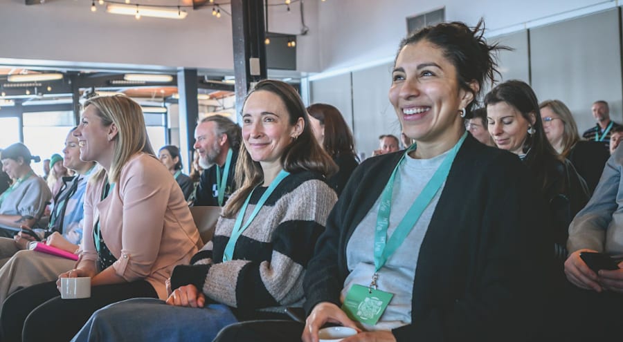 Spectateurs dans une salle animée