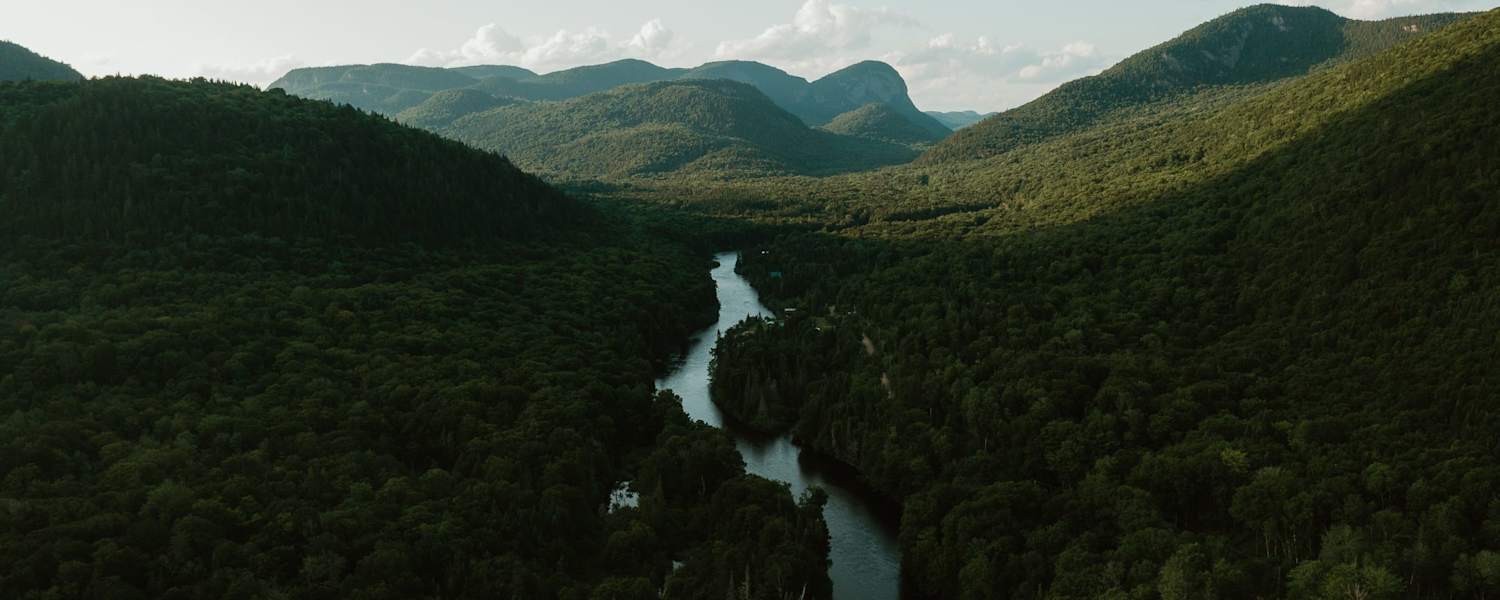 Panorama montagnes en été