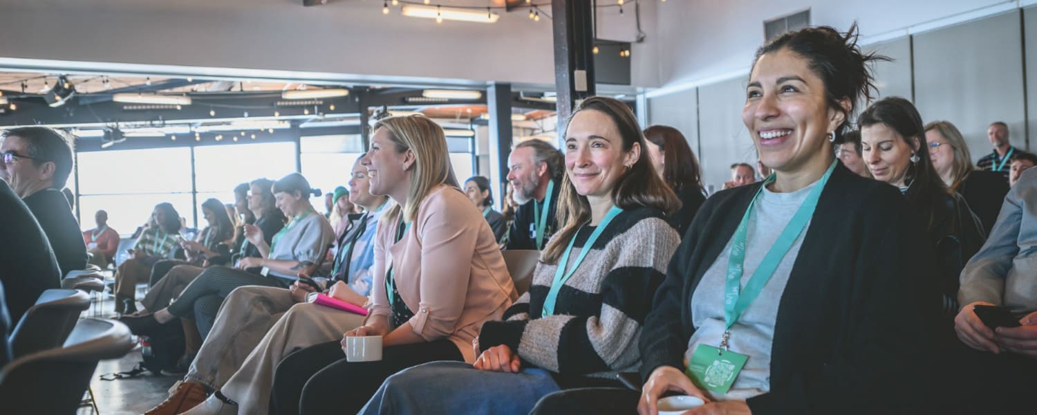 Spectateurs dans une salle animée