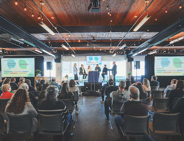 Foule dans une salle