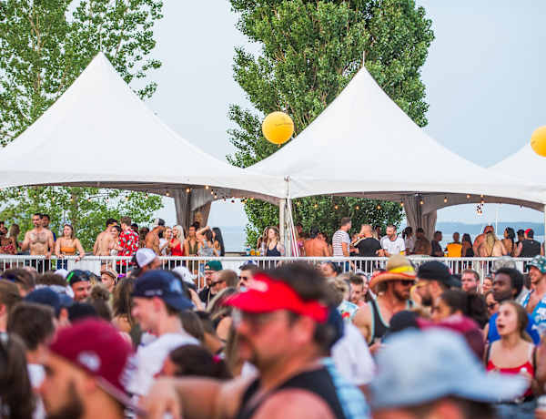 Foule événement estival