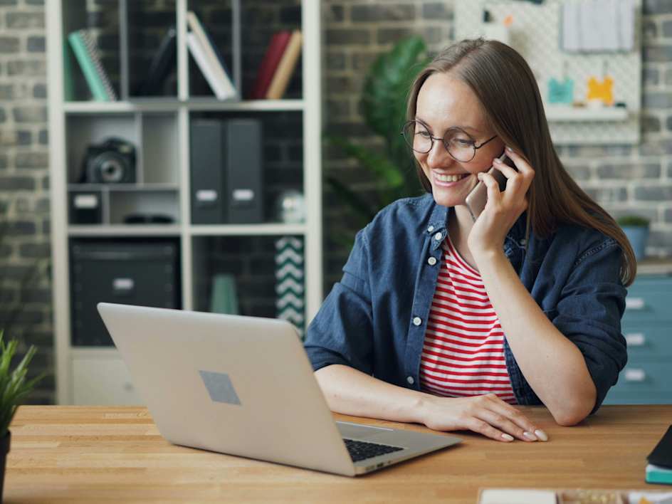 femme au téléphone